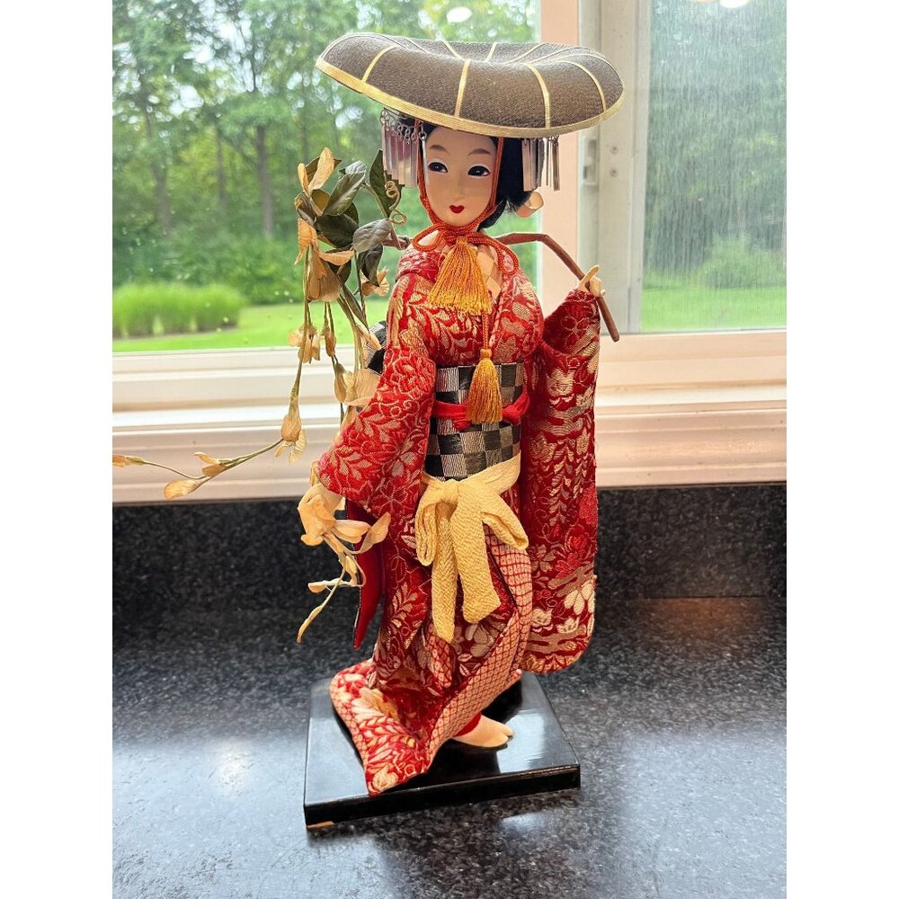 Vtg 1960's Nishi Japanese Geisha Doll 18" Black Lacquer Wood Stand  Hand Painted